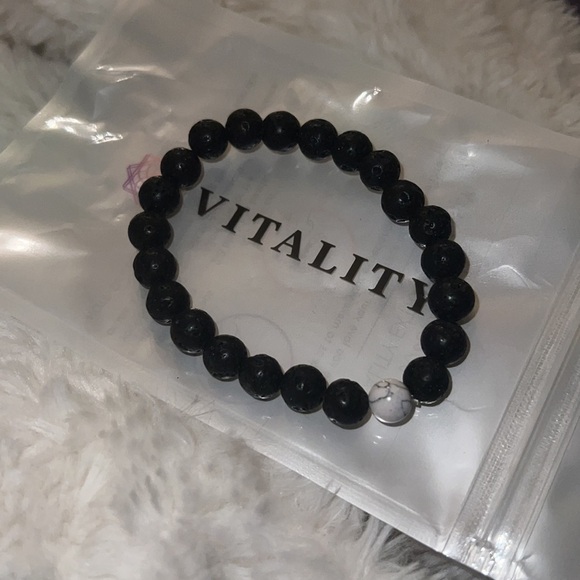 New White Howlite Diffuser Bracelet - Picture 4 of 4